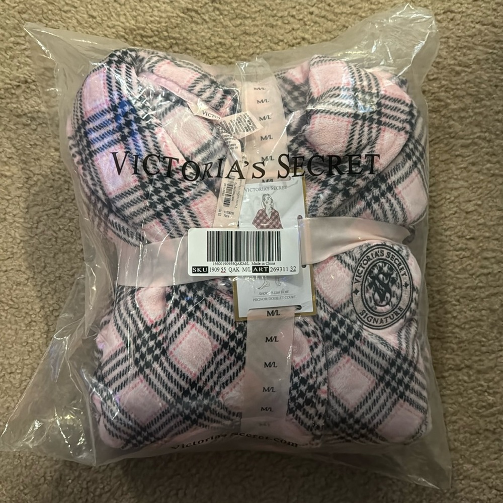 Brand New Victorias Secret Pink Robe 🔥🔥🔥
